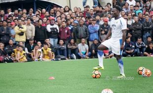 LIGA 1 : Persib Berharap Cole dan Essien Langsung Nyetel