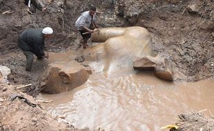 Patung Kuno Raksasa di Mesir Diduga Raja Psammetich I