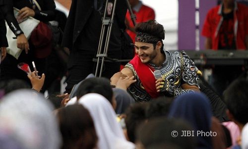 Ravi Bhatia Meriahkan Kejutan ANTV di Lapangan Baturan Colomadu Karanganyar