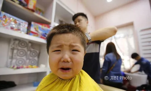 TAHUKAH ANDA? : Di Tiongkok, Tangis Bocah Saat Potong Rambut Bisa Jadi Berkah