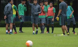 TIMNAS INDONESIA : Di Maguwoharjo, Luis Milla Boyong Fachrudin