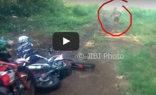 Bikers Kaget Rekam Penampakan Sosok Telanjang di Hutan Aceh