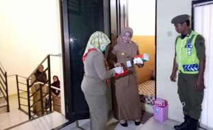 NARKOBA SRAGEN : Datangi Undangan Rapat, Ratusan PNS Diminta Ikuti Tes Urine Dadakan