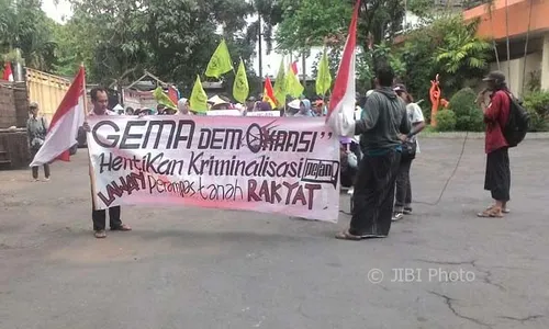 DEMO PETANI : Solidarer, Petani Surokonto Susah Payah ke Semarang