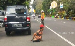 KISAH INSPIRATIF : Jukir Difabel di Kudus Tuai Doa Netizen