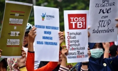 FOTO CAR FREE DAY SEMARANG : Mahasiswa Poltekkes Ingatkan Hari TB