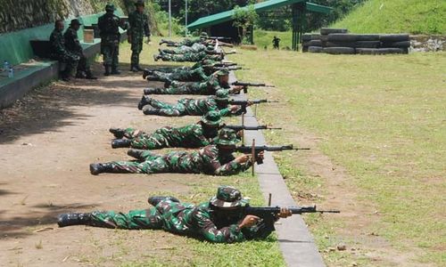 KODAM DIPONEGORO : Prajurit Pendam Latihan Menembak