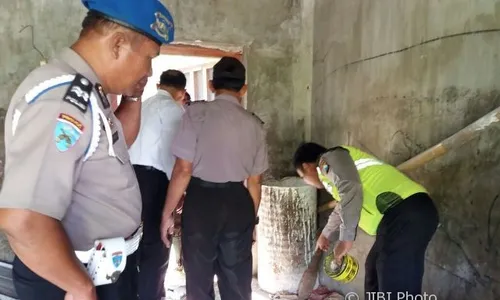 Petani di Slahung Serahkan Mortir ke Polres Ponorogo