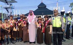 SIMPATIK CANDI 2017 : Wah, Tiruan Raja Salman Menyapa Pramuka Demak