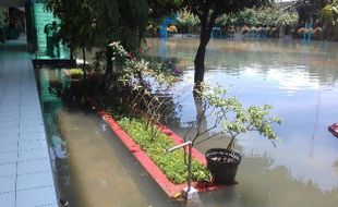 BANJIR SOLO : Kebanjiran, 3 Sekolah di Solo Liburkan Murid