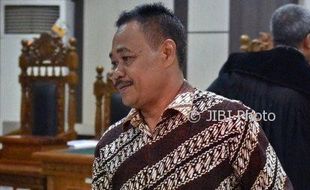 KORUPSI KLATEN : Penyuap Bupati Klaten Tak Sanggup Sewa Pengacara