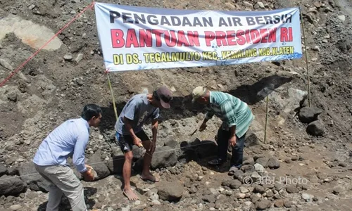 AIR BERSIH KLATEN : Warga Tegalmulyo Gali Mata Air di Kali Krasak