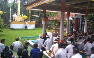 HARI NYEPI 2017 : Tawur Agung Kesanga di Banyumas Diwarnai Bakar Ogoh-Ogoh