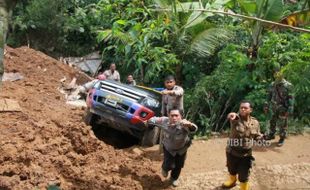 LONGSOR PONOROGO : Banjir Lumpur Terjang Lokasi Longsor, 200 Warga Krajan Diungsikan