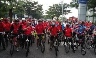 Gubernur dan 3 Kepala Daerah Soloraya Gowes Bareng di Acara HUT Kopassus