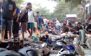 PASAR TRADISIONAL SOLO : Asyiknya Berburu Barang Second di Pasar Pagi Notoharjo