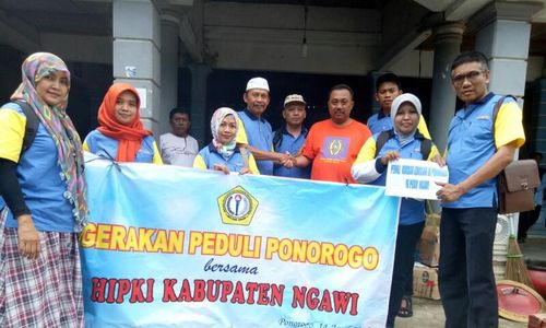 LONGSOR PONOROGO : Hipki dan FKBM Ngawi Bantu Korban Longsor Banaran