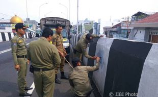 Satpol PP Karanganyar Sulit Tangkap Pelaku Vandalisme di Flyover Palur, Ini Sebabnya