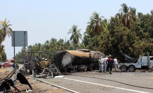 Bus dan Truk Pengangkut BBM Tabrakan, 24 Orang Tewas