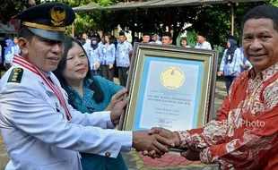 FOTO REKOR LEPRID : Camat Bergelar Doktor Catat Rekor