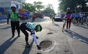 JALAN RUSAK JATENG : Ada Jalan Rusak? Laporkan Saja via Jaki!