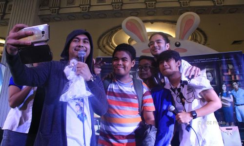 MEET AND GREET THE GUYS : Yulia Bahagia Ketemu Raditya Dika