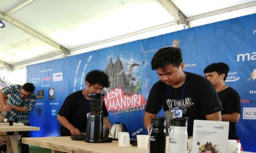 PELATIHAN MAHASISWA DIY : Wah...Mahasiswa UIN Diajari Jadi Barista