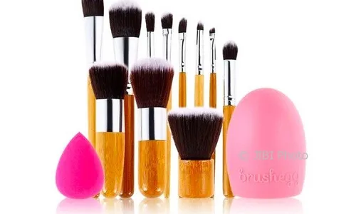 TIPS KECANTIKAN : 4 Bahan Ampuh Bersihkan Kotoran di Kuas Makeup