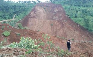 LONGSOR PONOROGO : Warga Temukan Kaki Manusia di Lokasi Longsor Banaran