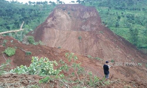 LONGSOR PONOROGO : Warga Temukan Kaki Manusia di Lokasi Longsor Banaran