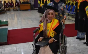 KISAH INSPIRATIF : Inilah Wisudawan Terbaik Unisri Solo, Hafal Alquran & Kuasai 6 Bahasa