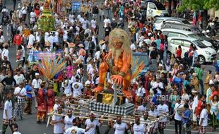 FOTO KARNAVAL SEMARANG : Ogoh-Ogoh dari Bali Ada di Semarang, Begini Pawainya...