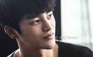 K-POP : Cedera, Seo In Guk Dipulangkan dari Wajib Militer