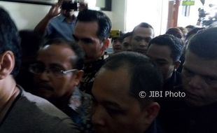 Pengacara Buka Suara Soal Atalarik Syah Dikawal 12 Bodyguard Saat Sidang Cerai