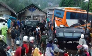 Bus Seruduk 12 Kendaraan, Ini Nama-Nama Korban Kecelakaan Maut di Puncak