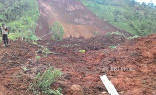 BENCANA WONOGIRI : Tanah Bergerak Mirip di Ponorogo, Warga Biting Dilarang Pergi ke Ladang Dekat Bukit