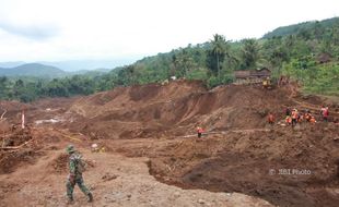 LONGSOR PONOROGO : Mengharukan, Ini Kisah Sogol Menyelamatkan Diri dari Terjangan Longsor