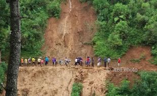 BENCANA WONOGIRI : Rumah Diterjang Longsor, 10 Warga Karangtengah dan Batuwarno Mengungsi