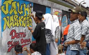 Sekolah Sediakan Tembok untuk Aksi Mural Siswa