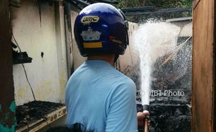 KEBAKARAN JOGJA : Rumah Pensiunan Marinir Ludes Terbakar