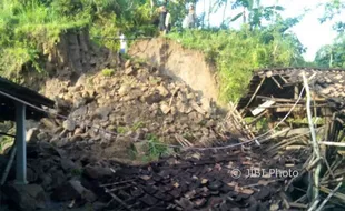 2 Rumah di Gunungkidul Diterjang Longsor