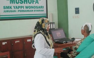 UJIAN NASIONAL 2017 : Seorang Siswa Kerjakan Ujian dengan Kepala Dibalut Perban