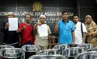 FOTO PABRIK SEMEN PATI : Komnas HAM Diprotes Warga Rembang