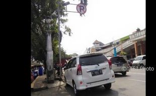 PARKIR DEMAK : Pengemudi Mobil Ini Dicibir Netizen, Inilah Penyebabnya…