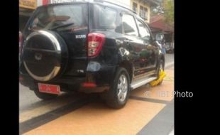 Parkir Sembarangan saat Tahun Baru, 1 Mobil Digembok di Jl. Pahlawan