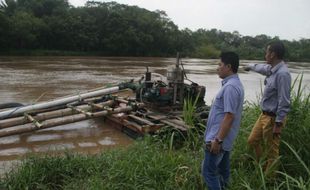 TAMBANG PASIR BANTUL : Curhat Penambang Manual : Sakit Mas di Telinga