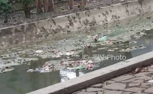 KEBERSIHAN DEMAK : Sungai Dangkal Salah Siapa?