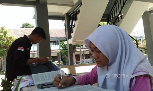 UJIAN NASIONAL 2017 : Hari Pertama UN SMA/MA di Boyolali Tanpa Kendala