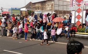 Nonton Kirab Budaya Demak, Warga Malah Rusak Tanaman