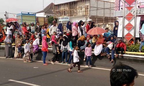 Nonton Kirab Budaya Demak, Warga Malah Rusak Tanaman